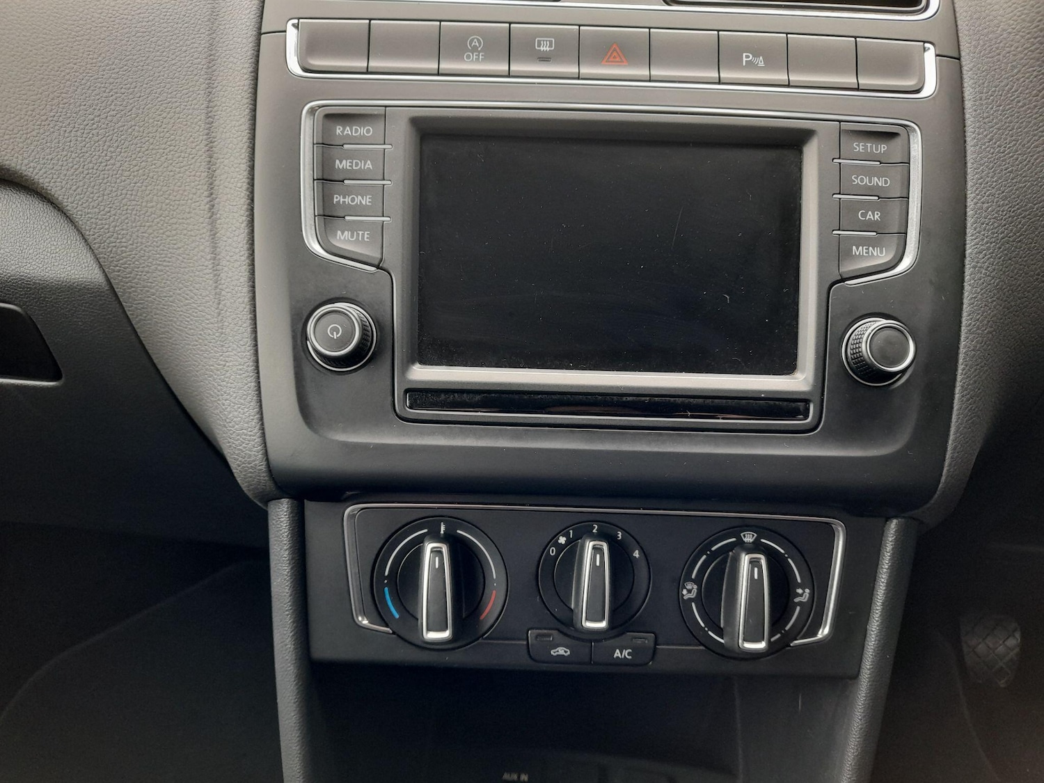 Used Volkswagen Polo 2015 for sale - 77549884: Photo 30