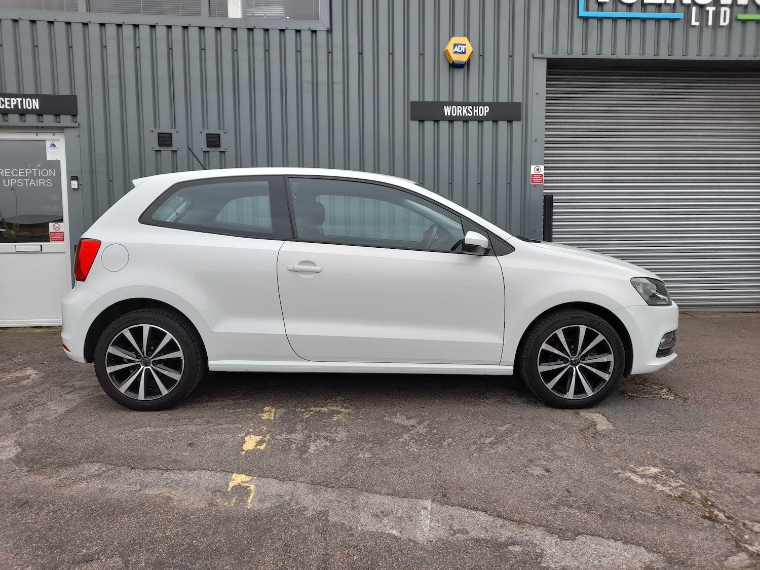 Used Volkswagen Polo 2015 for sale - 77549884: Photo 38