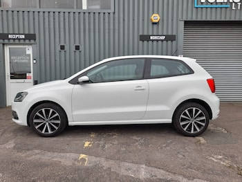 Used Volkswagen Polo 2015 for sale - 77549884: Photo