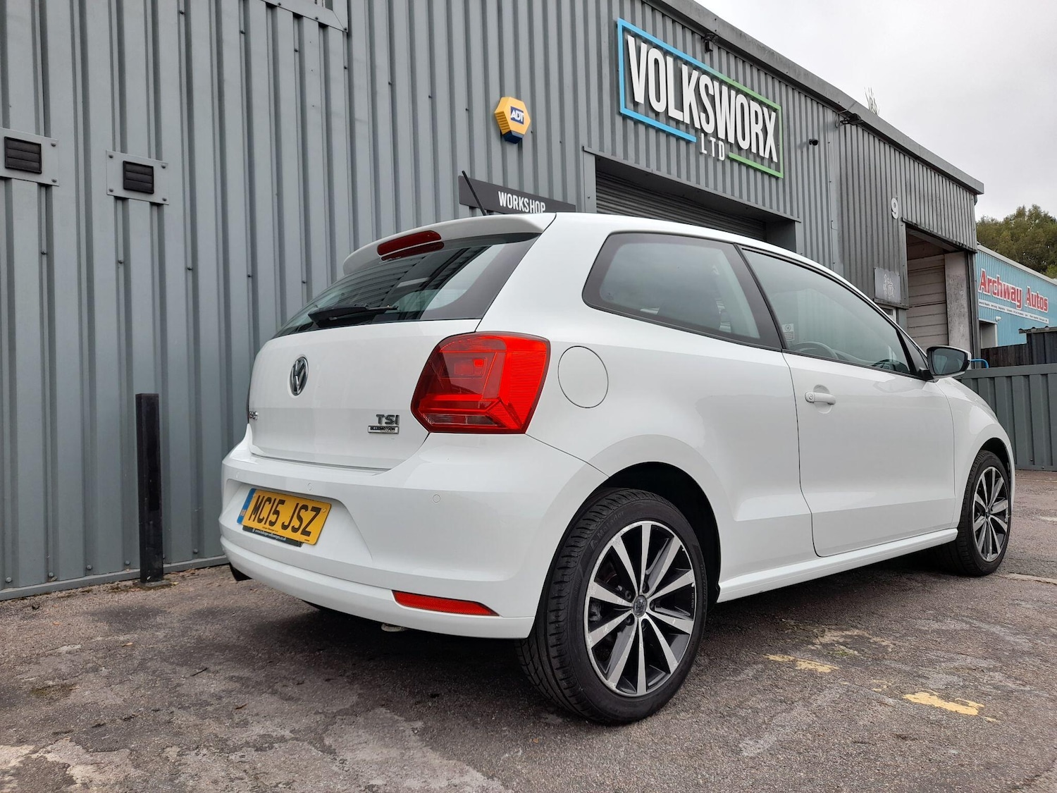 Used Volkswagen Polo 2015 for sale - 77549884: Photo 40