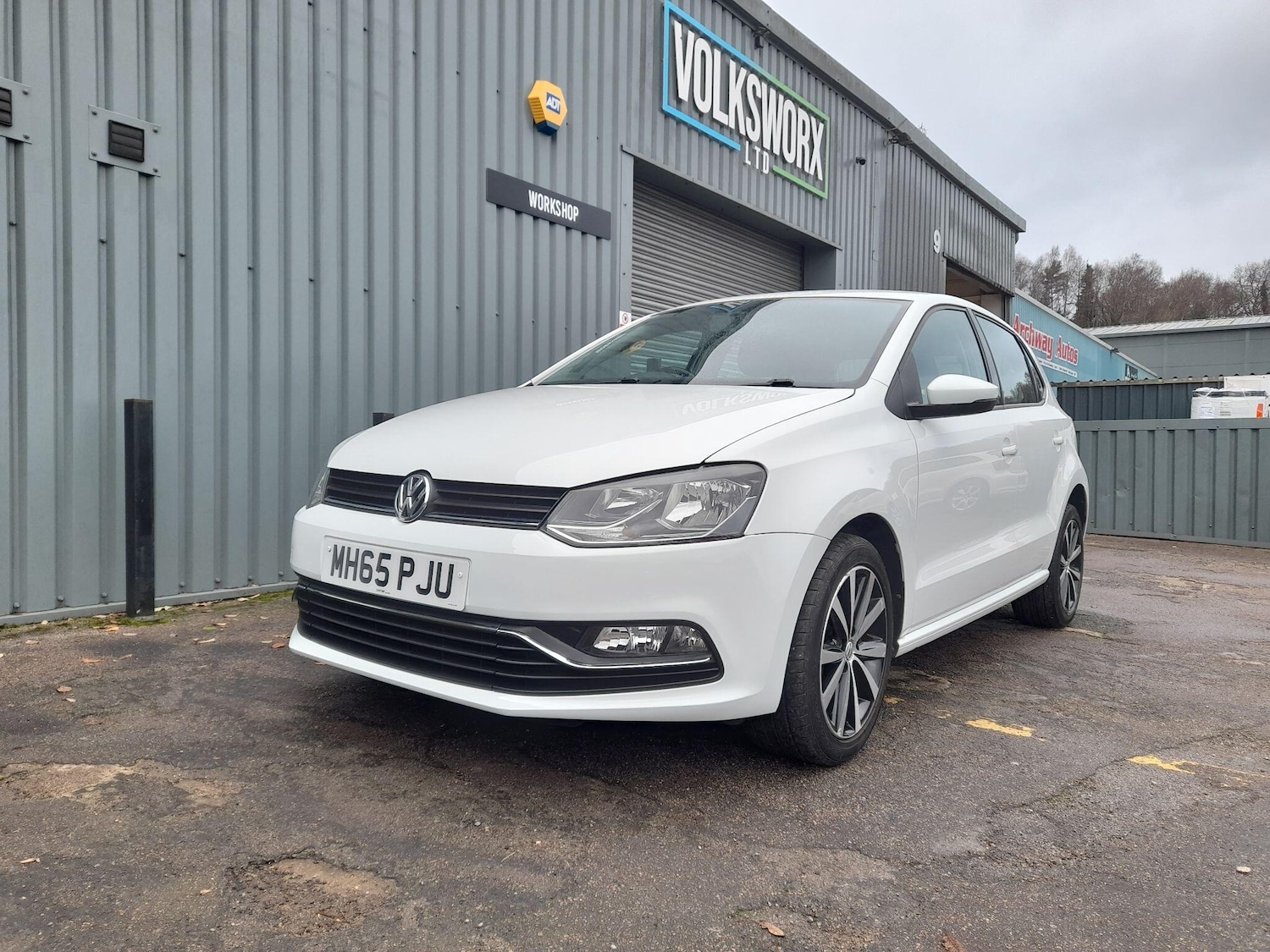 Used Volkswagen Polo 2016 for sale - 77550623: Photo 3