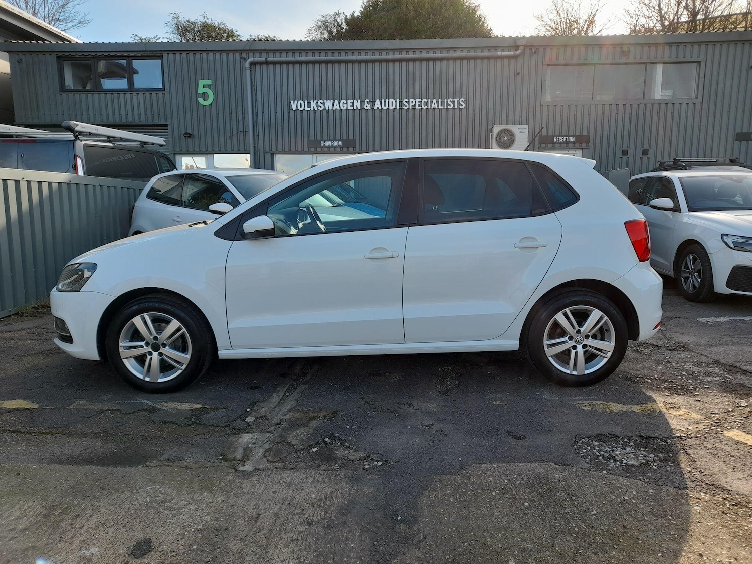 Used Volkswagen Polo 2017 for sale - 77840017: Photo 2