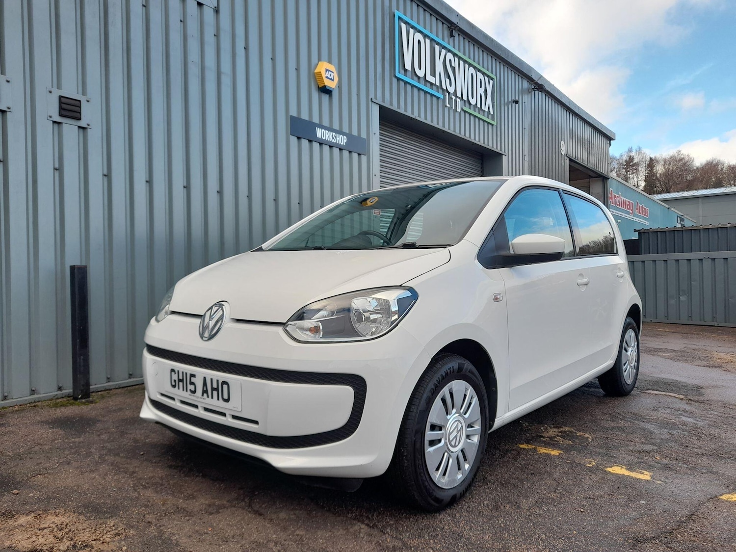 Used Volkswagen up! 2015 for sale - 77550300: Photo 2