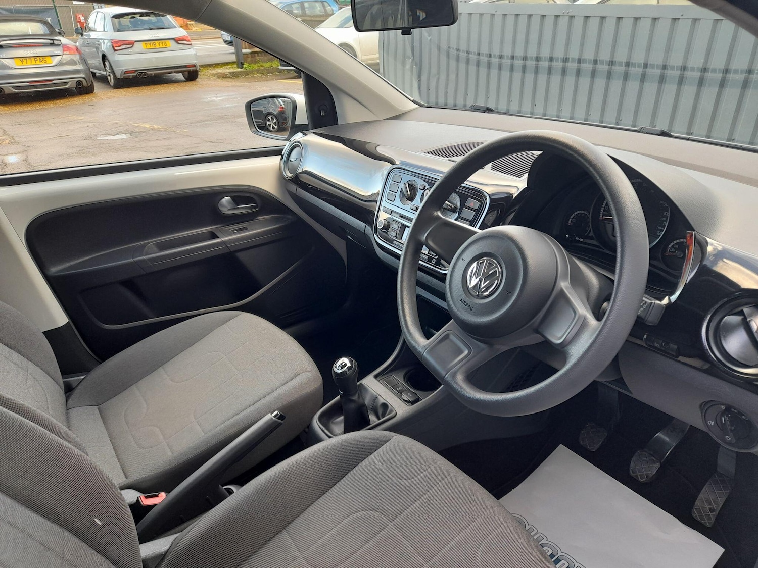 Used Volkswagen up! 2015 for sale - 77550300: Photo 21