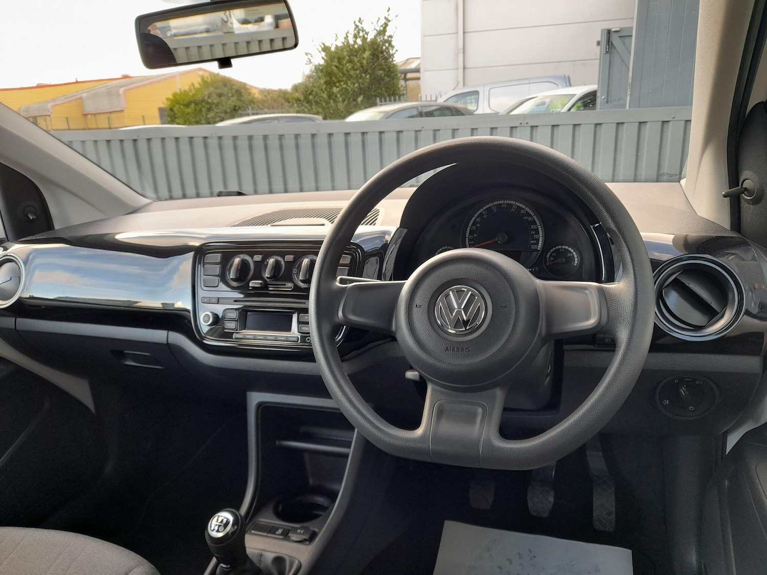 Used Volkswagen up! 2015 for sale - 77550300: Photo 29