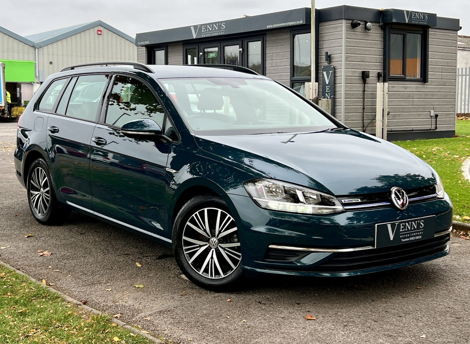 Used Volkswagen Golf 2018 for sale - 76192671: Photo 1