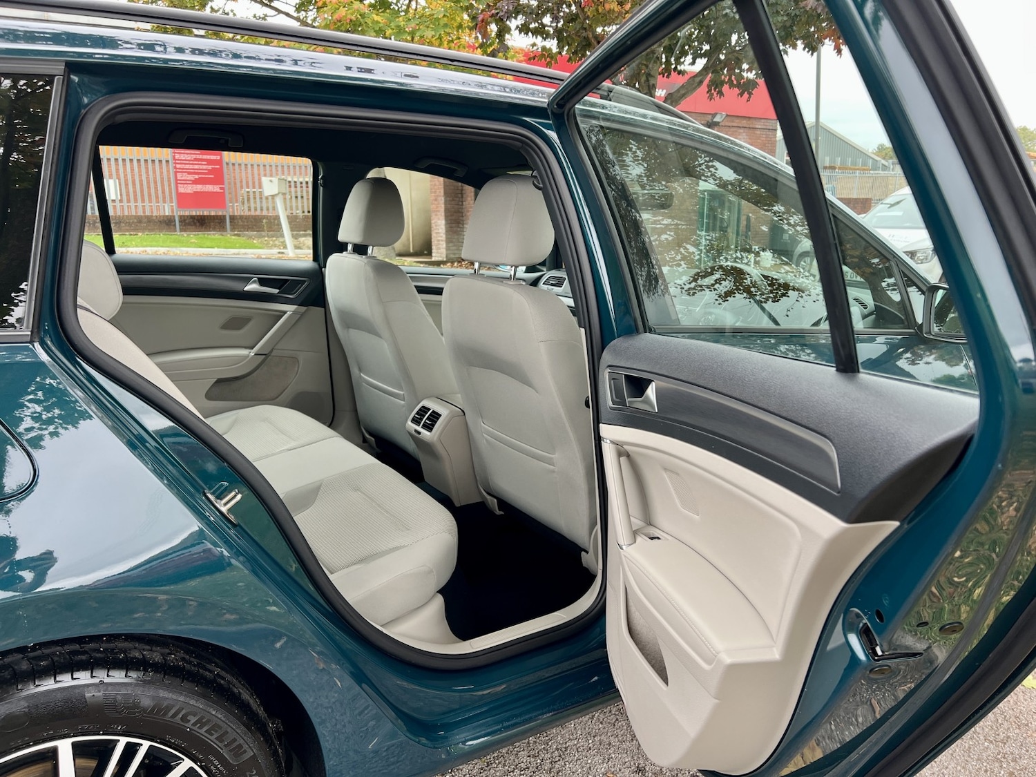 Used Volkswagen Golf 2018 for sale - 76192671: Photo 37