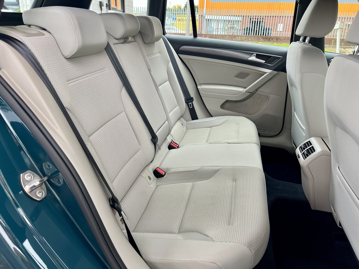 Used Volkswagen Golf 2018 for sale - 76192671: Photo 38