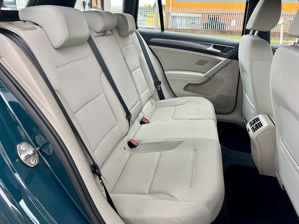 Used Volkswagen Golf 2018 for sale - 76192671: Photo 38