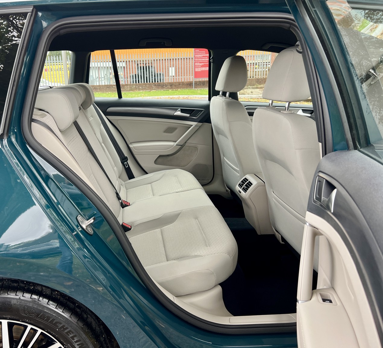 Used Volkswagen Golf 2018 for sale - 76192671: Photo 39