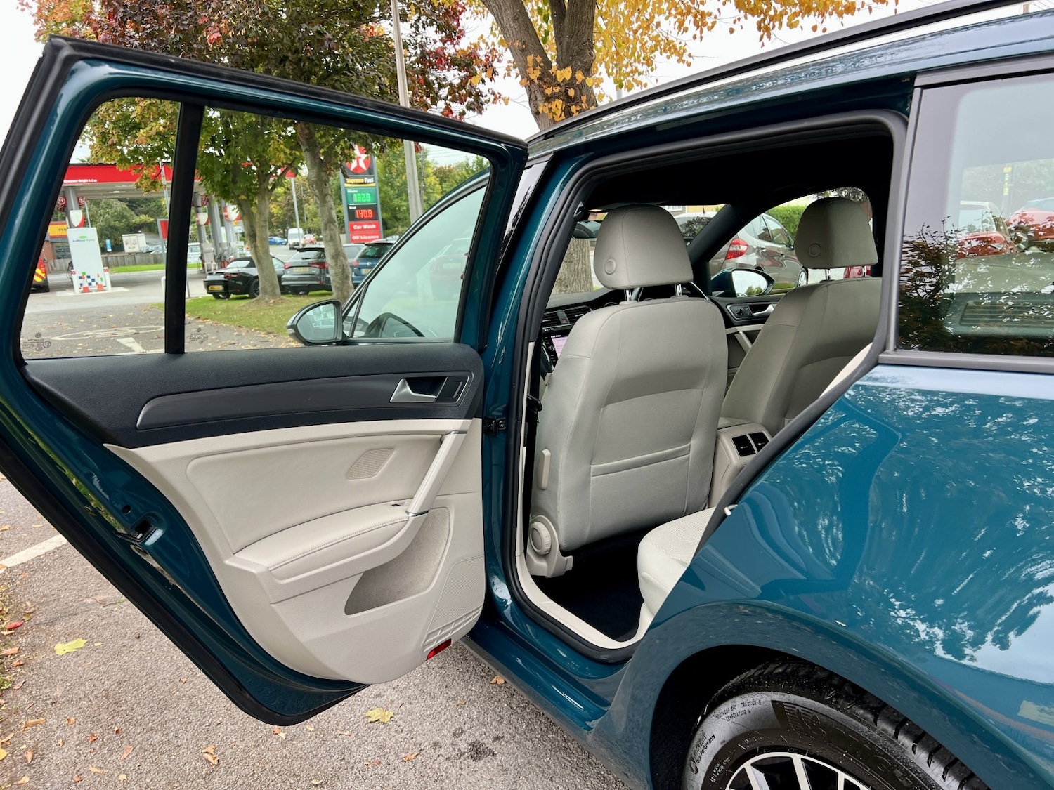 Used Volkswagen Golf 2018 for sale - 76192671: Photo 40