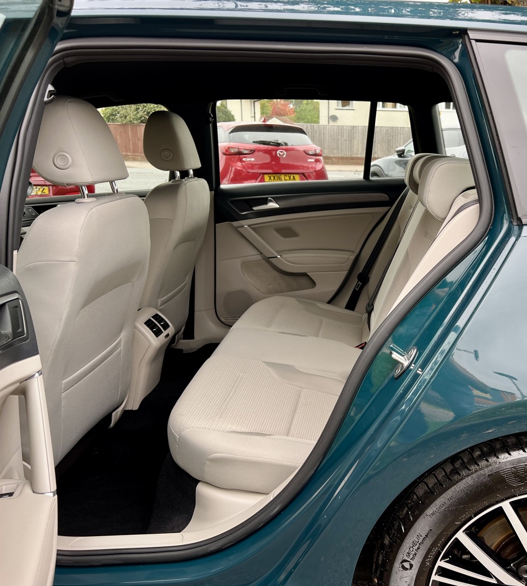 Used Volkswagen Golf 2018 for sale - 76192671: Photo 41