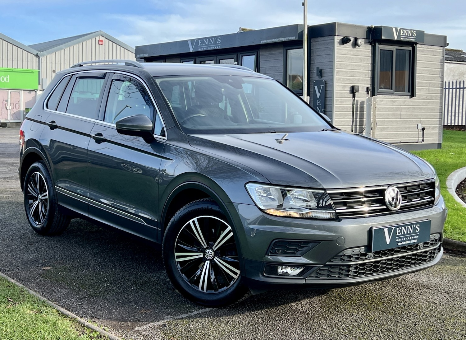 Used Volkswagen Tiguan 2019 for sale - 76769880: Photo 1