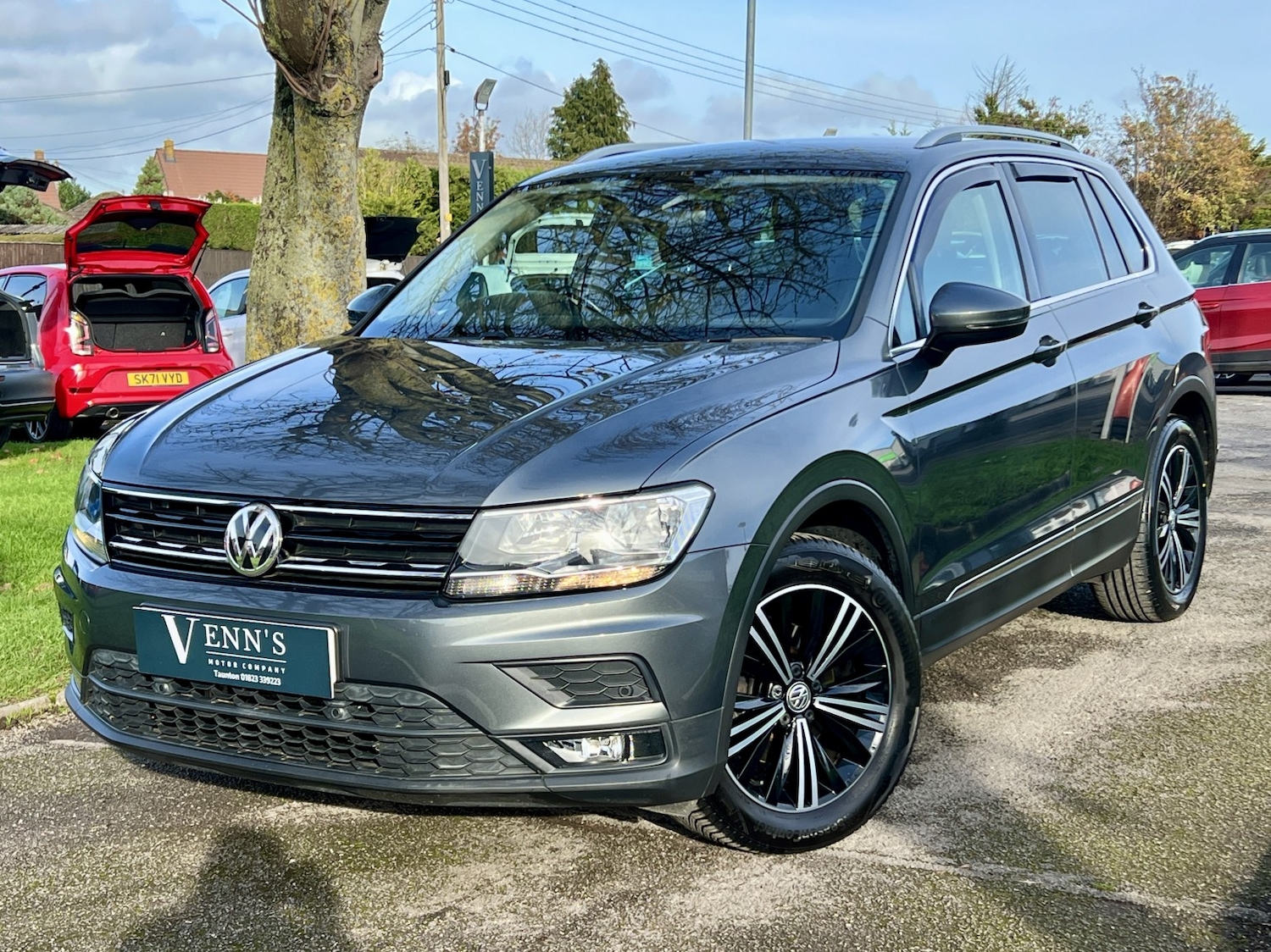 Used Volkswagen Tiguan 2019 for sale - 76769880: Photo 2