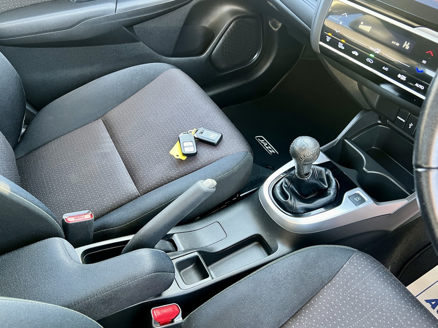 Used Honda Jazz 2015 for sale - 76611413: Photo 29