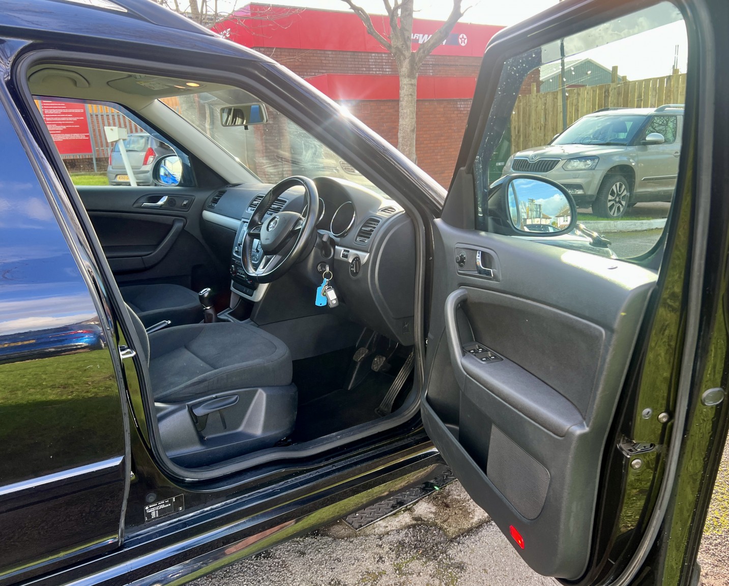 Used Skoda Yeti 2015 for sale - 77099905: Photo 14