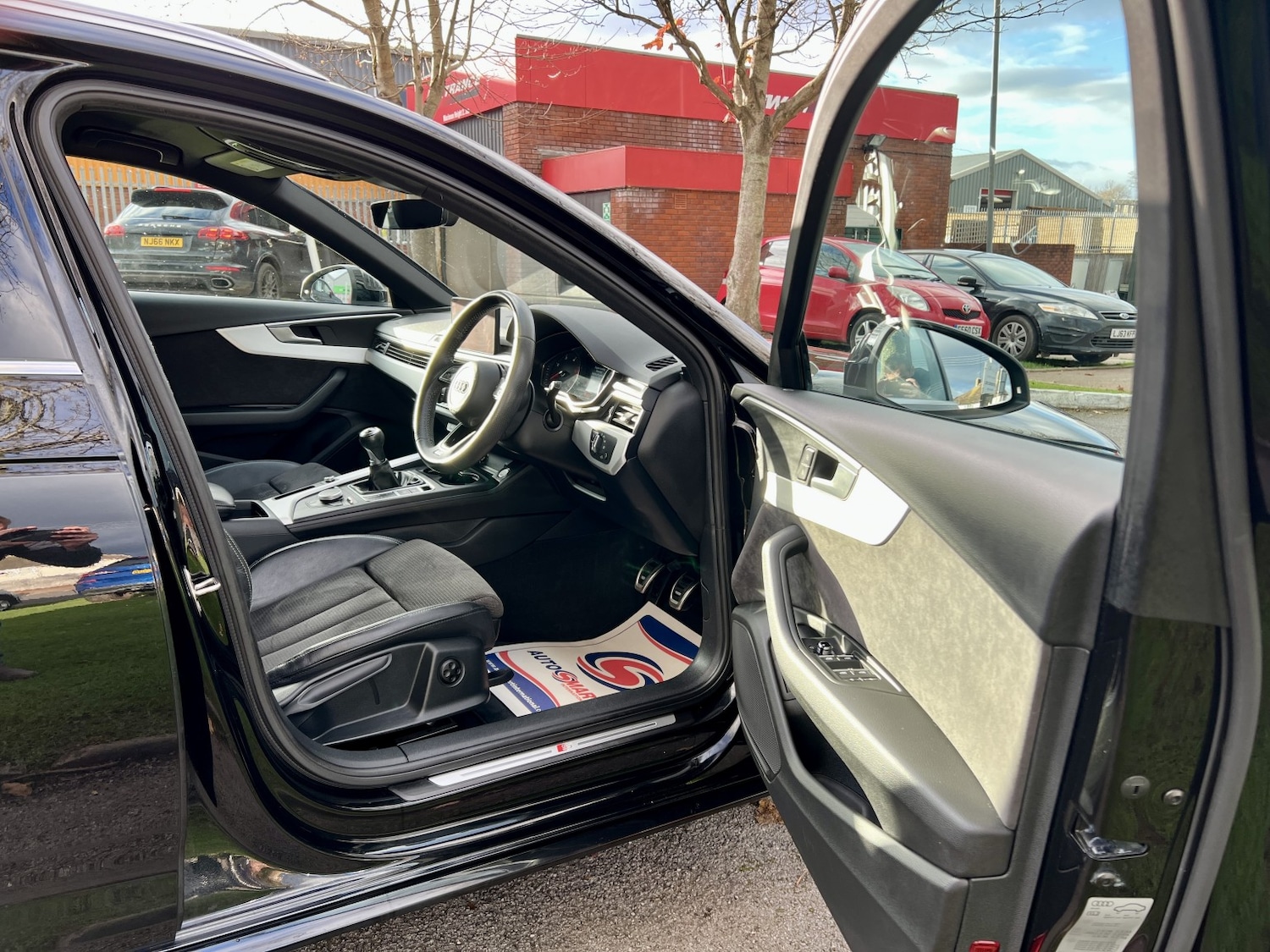 Used Audi A4 Avant 2018 for sale - 76605819: Photo 14