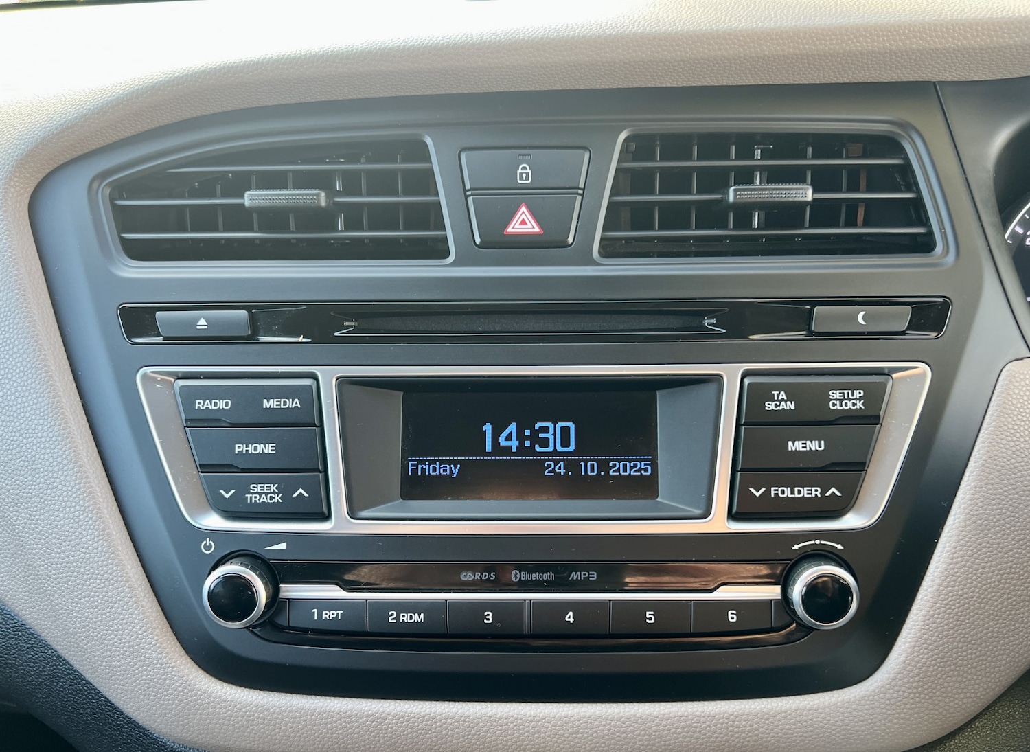 Used Hyundai i20 2015 for sale - 77264355: Photo 25