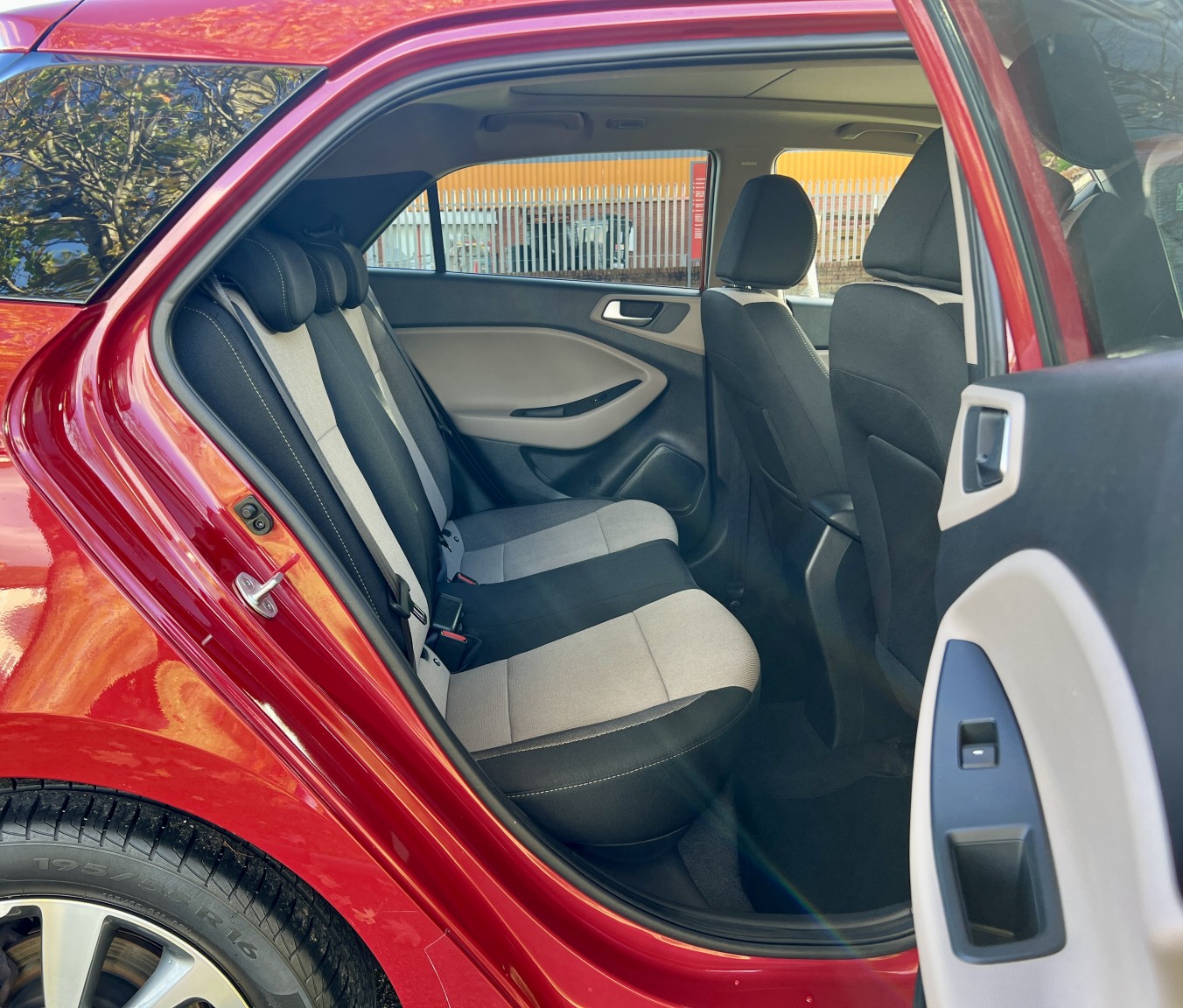 Used Hyundai i20 2015 for sale - 77264355: Photo 37