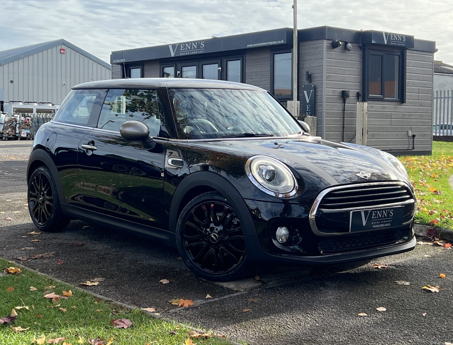 Used MINI Hatch 2018 for sale - 76347225: Photo 1