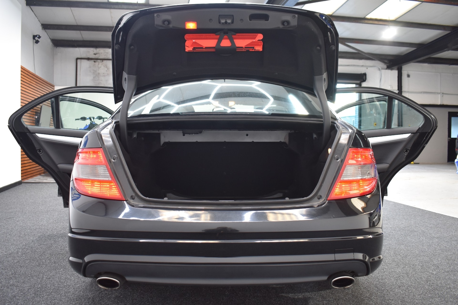 Used Mercedes-Benz C Class 2010 for sale - 76640629: Photo 16