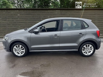 Used Volkswagen Polo 2015 for sale - 77408661: Photo