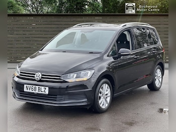 Used Volkswagen Touran 2018 for sale - 76454665: Photo