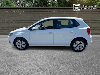 Used Volkswagen Polo 2015 for sale - 78701795: Photo