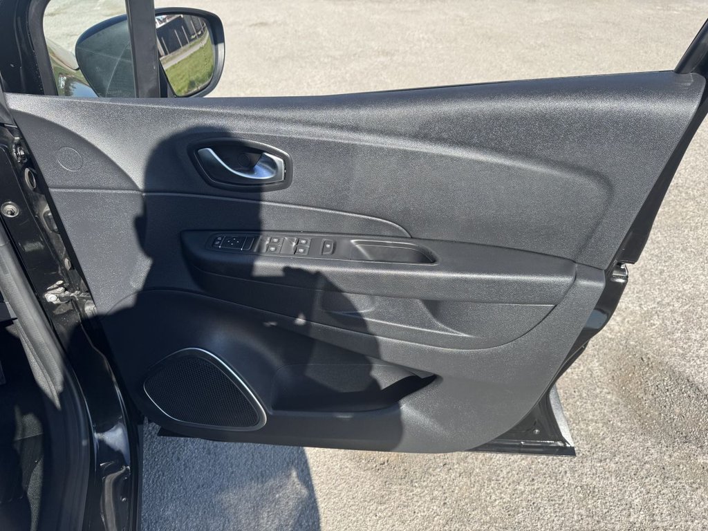 Used Renault Captur 2018 for sale - 76345305: Photo 44