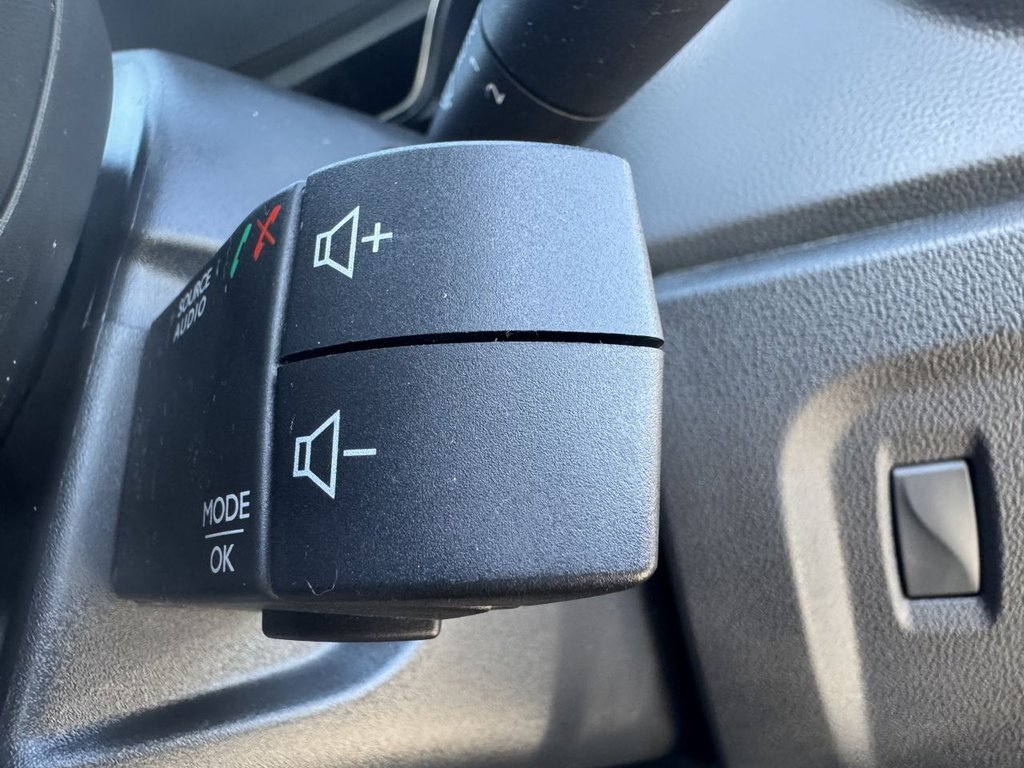 Used Renault Captur 2018 for sale - 76345305: Photo 49