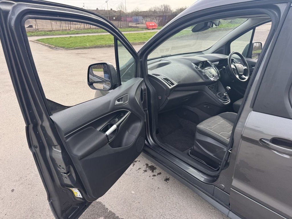 Used Ford Grand Tourneo Connect 2017 for sale - 76901096: Photo 40