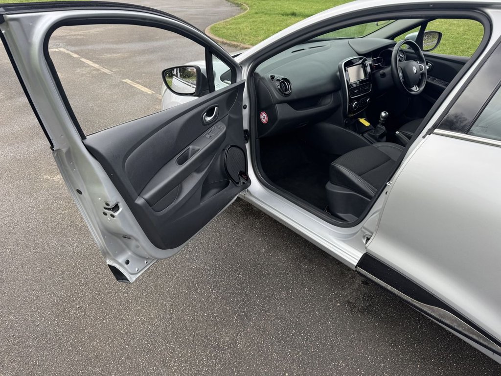 Used Renault Clio 2017 for sale - 77534183: Photo 38
