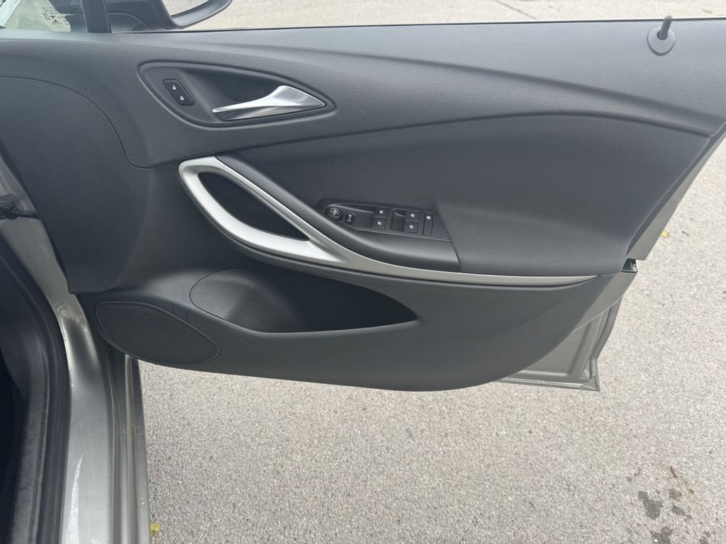 Used Vauxhall Astra 2017 for sale - 76216807: Photo 43