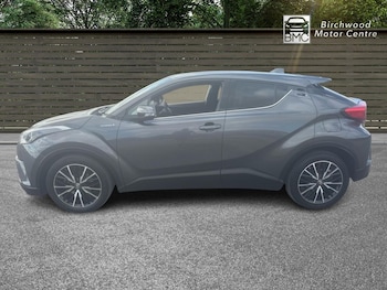 Used Toyota C-HR 2017 for sale - 79563036: Photo