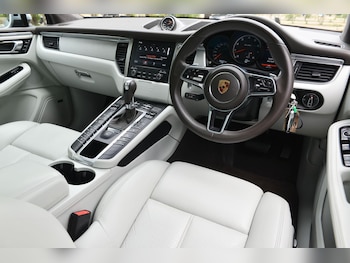 Used Porsche Macan 2017 for sale - 75258530: Photo