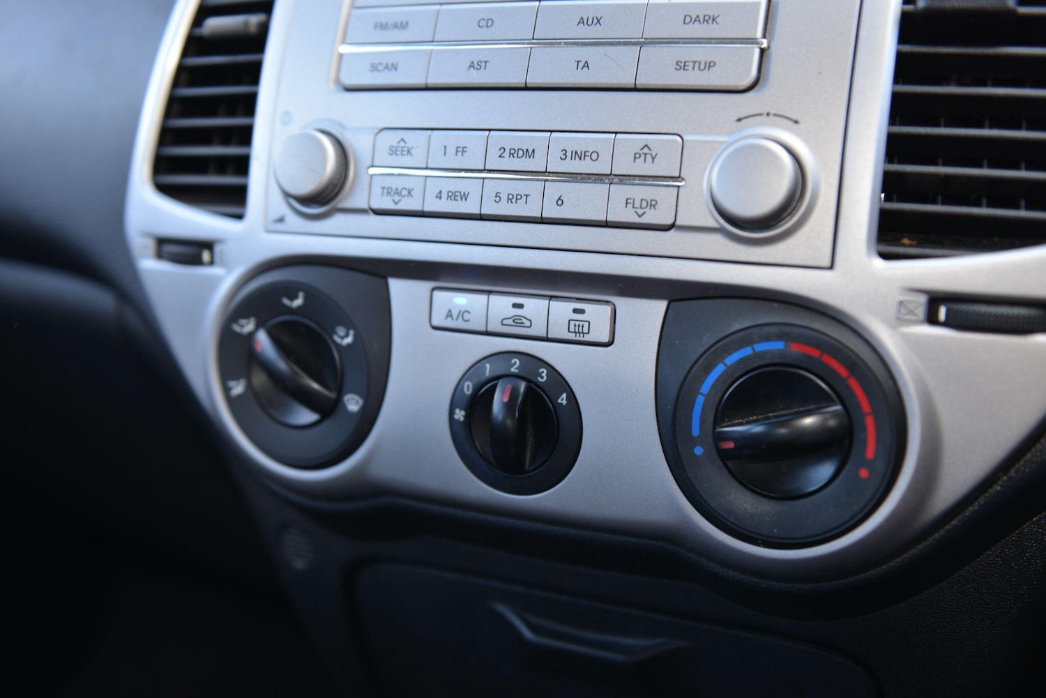 Used Hyundai i20 2012 for sale - 77853782: Photo 15