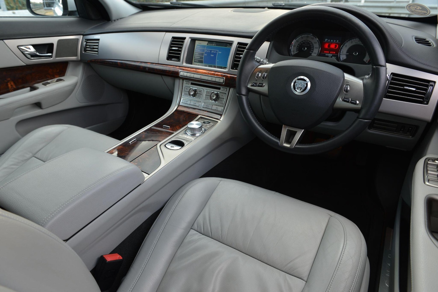 Used Jaguar XF 2010 for sale - 77279555: Photo 2