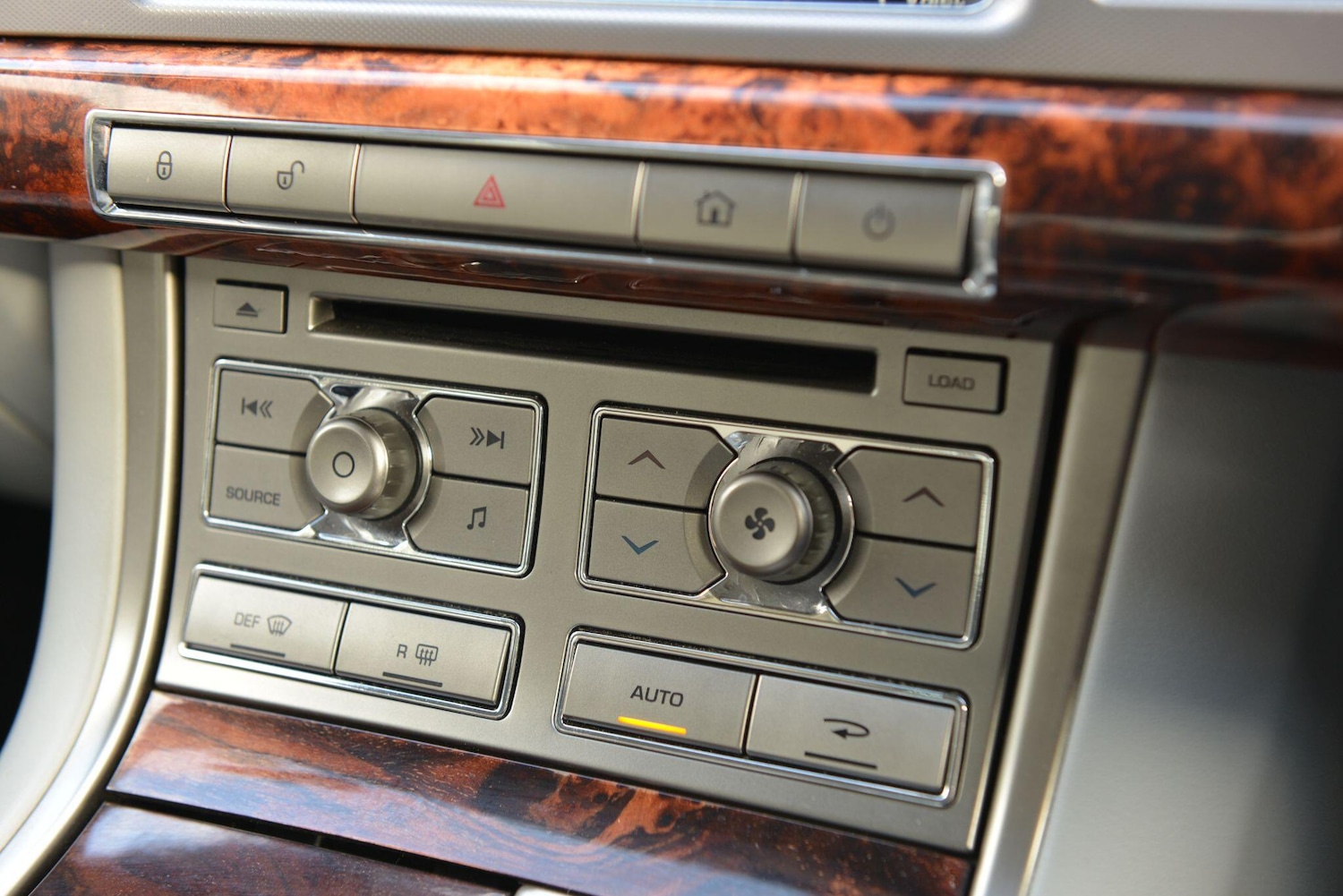 Used Jaguar XF 2010 for sale - 77279555: Photo 27