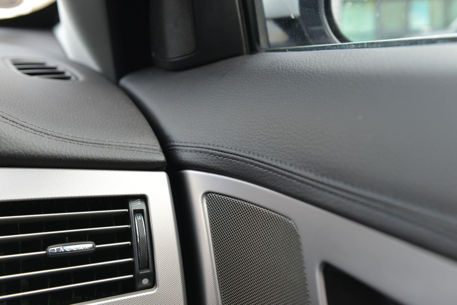 Used Jaguar XF 2010 for sale - 77279555: Photo 35