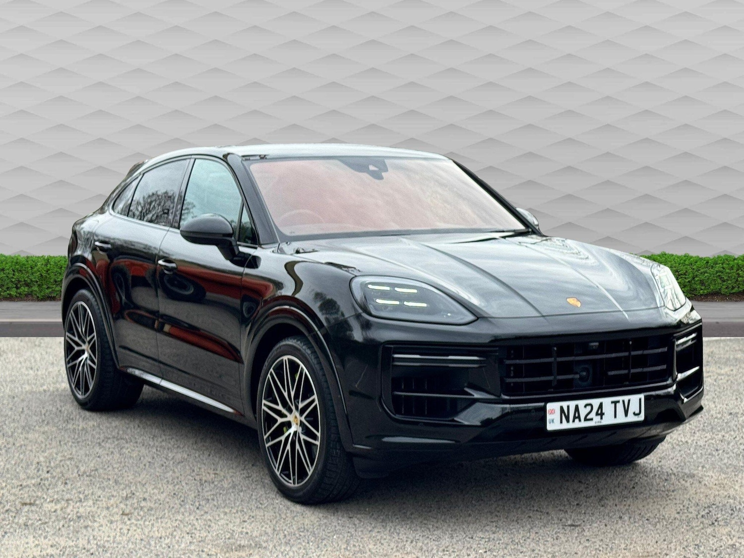 Used Porsche Cayenne 2024 for sale - 78086662: Photo 2