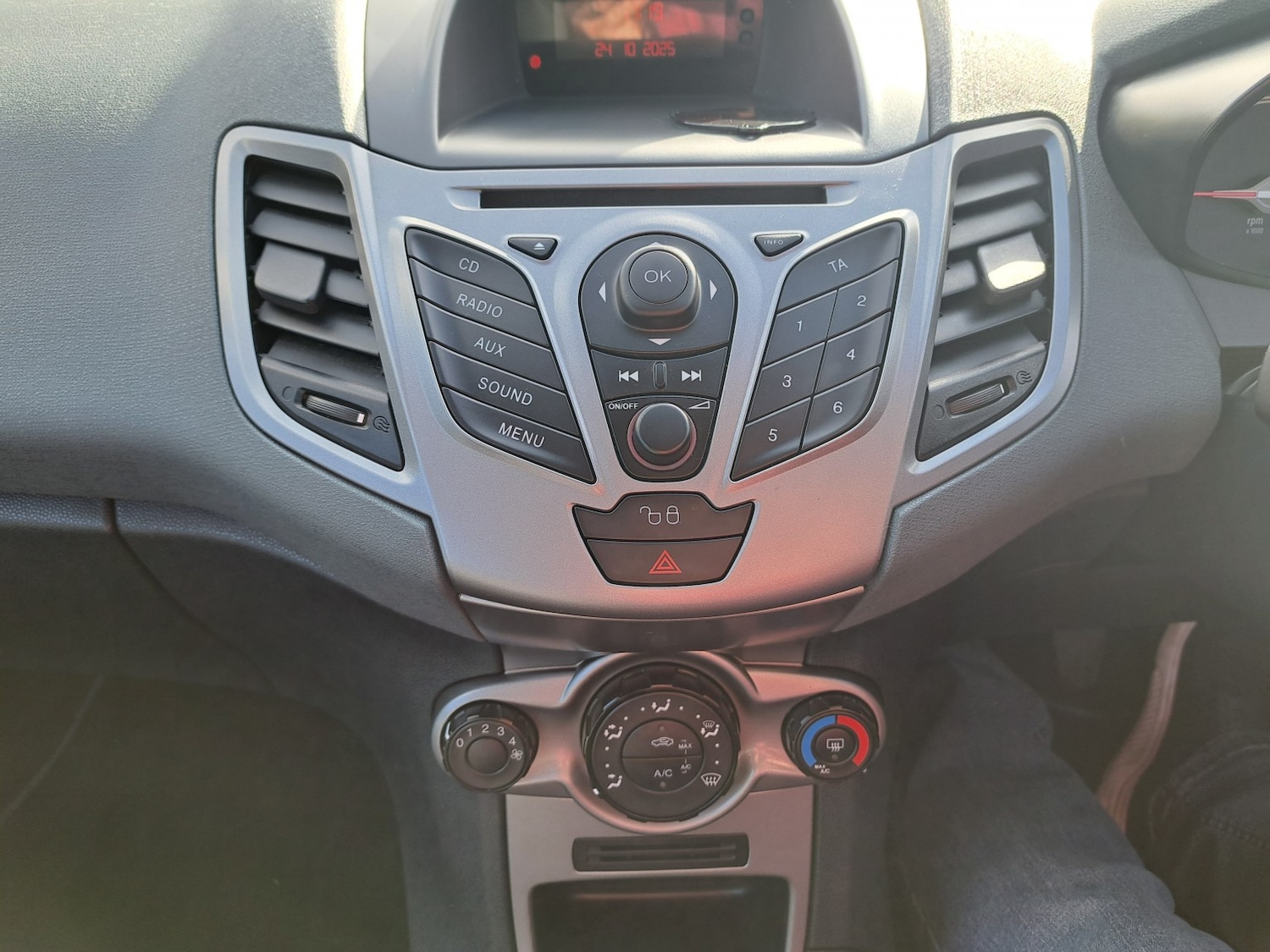 Used Ford Fiesta 2011 for sale - 78040330: Photo 15