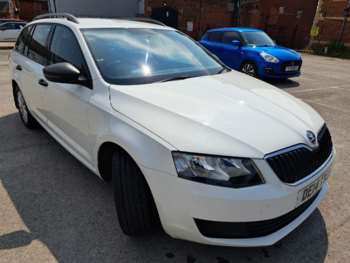 2014 - 1.6 TDI S 5-Door