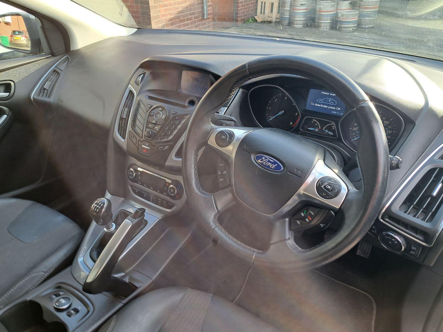Used Ford Focus 2011 for sale - 76198255: Photo 13