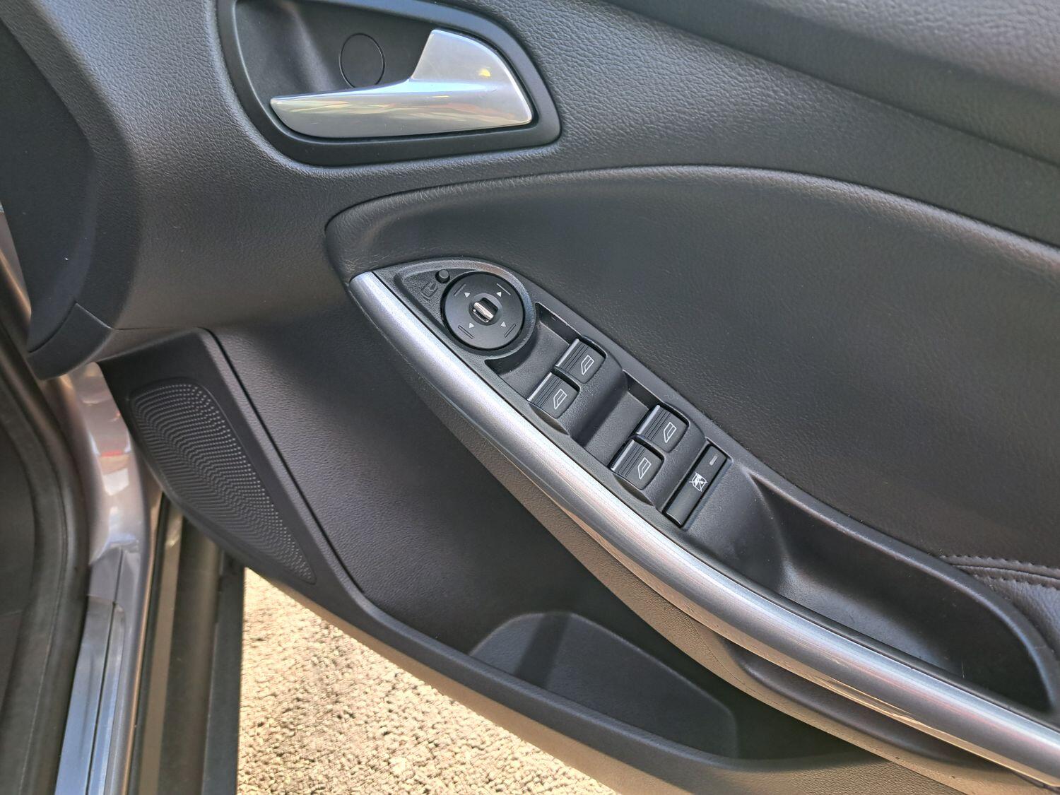Used Ford Focus 2011 for sale - 76198255: Photo 16