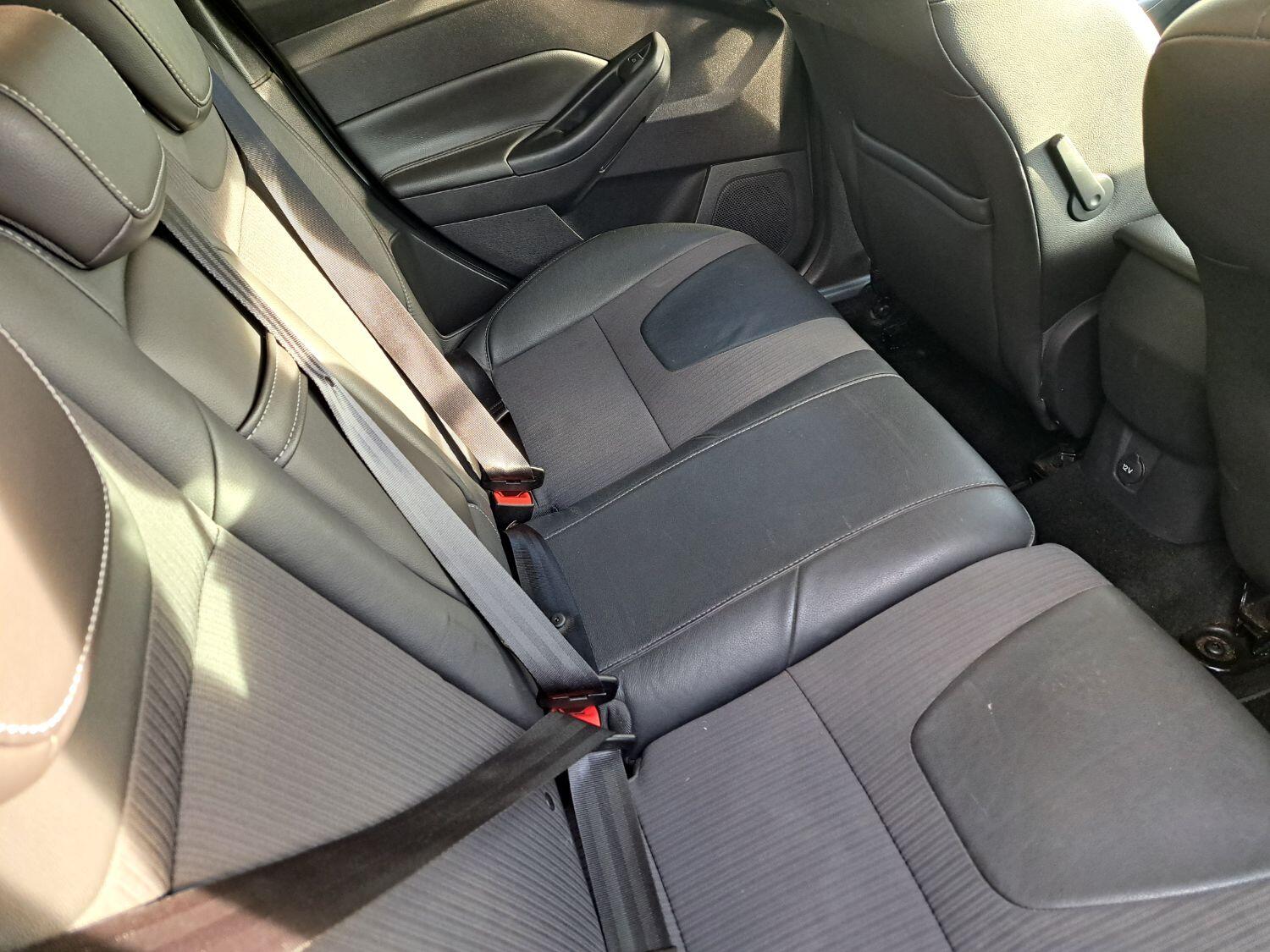 Used Ford Focus 2011 for sale - 76198255: Photo 19