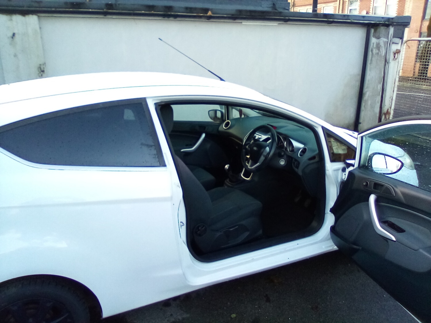Used Ford Fiesta 2011 for sale - 76682700: Photo 3