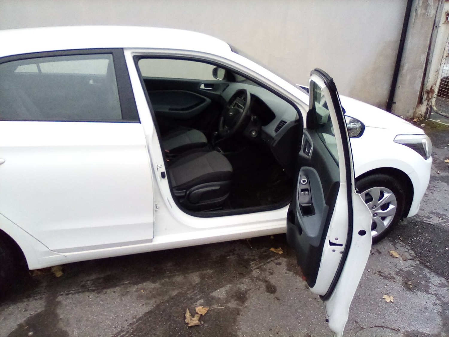 Used Hyundai i20 2015 for sale - 76488516: Photo 3