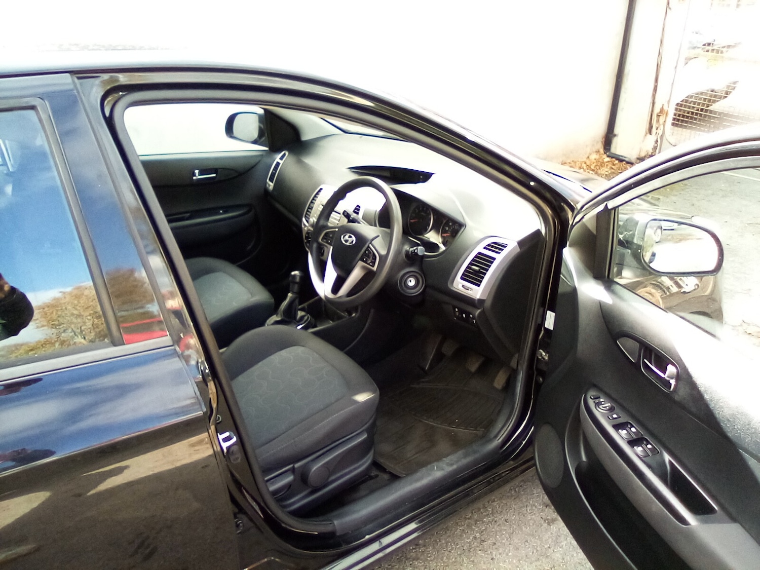 Used Hyundai i20 2011 for sale - 76193070: Photo 3