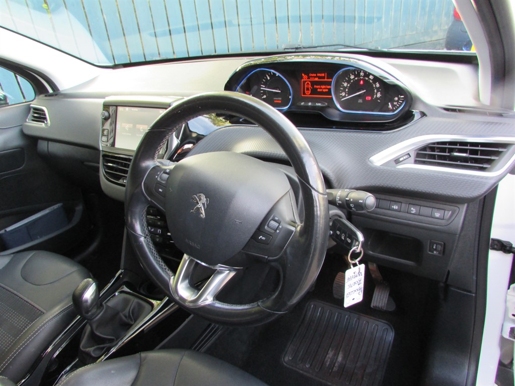 Used Peugeot 2008 2015 for sale - 76124910: Photo 10