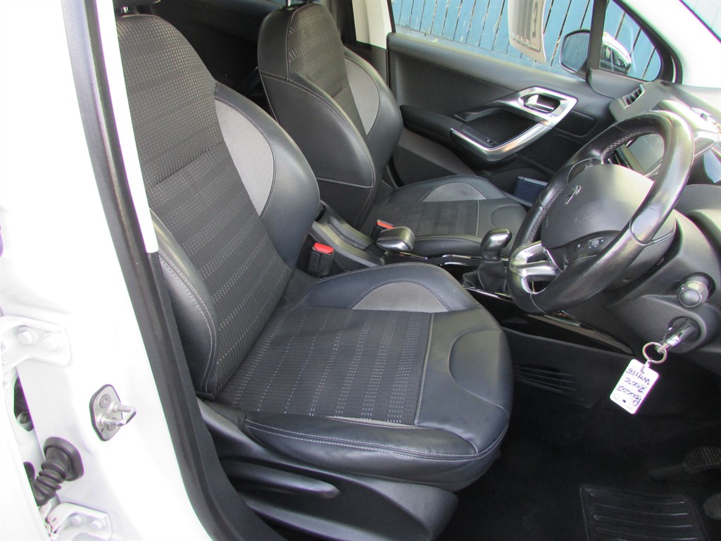 Used Peugeot 2008 2015 for sale - 76124910: Photo 11